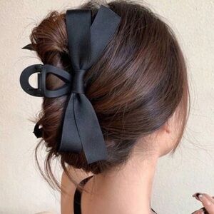 Black Hair Bow Claw